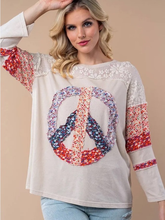 white birch Tops - White Birch Lightweight Peace Sign Patch Top in Tan/Multi - 1X (EUC)